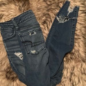 American Eagle ◦ dark wash super skinny distressed jeans size 00